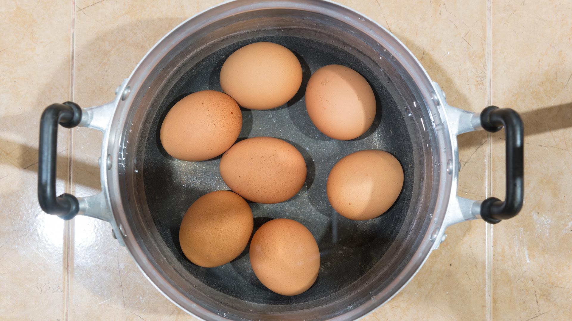 How To Make Hard Boiled Eggs In An Instant Pot (In Half ...