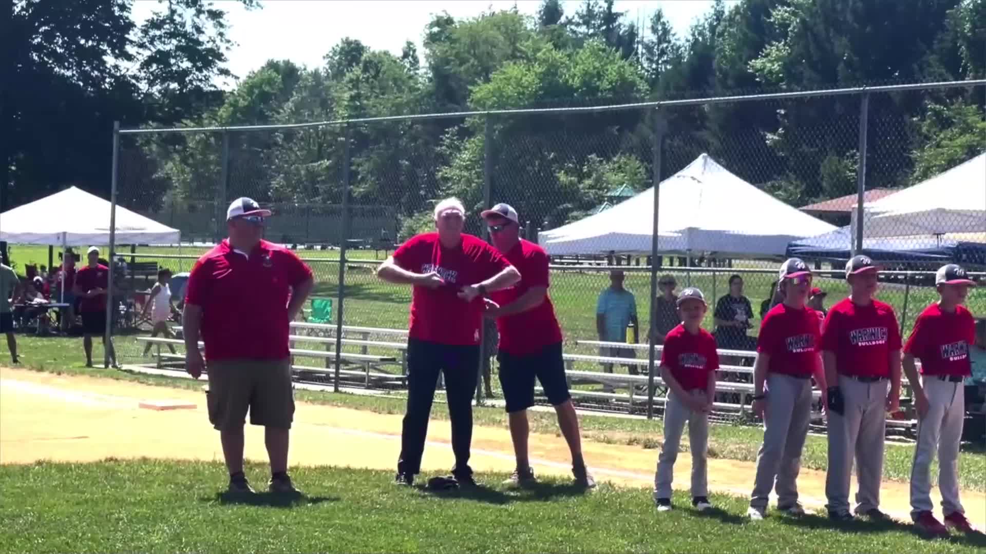 Phillies' Charlie Manuel, Larry Bowa coach Warwick Little League