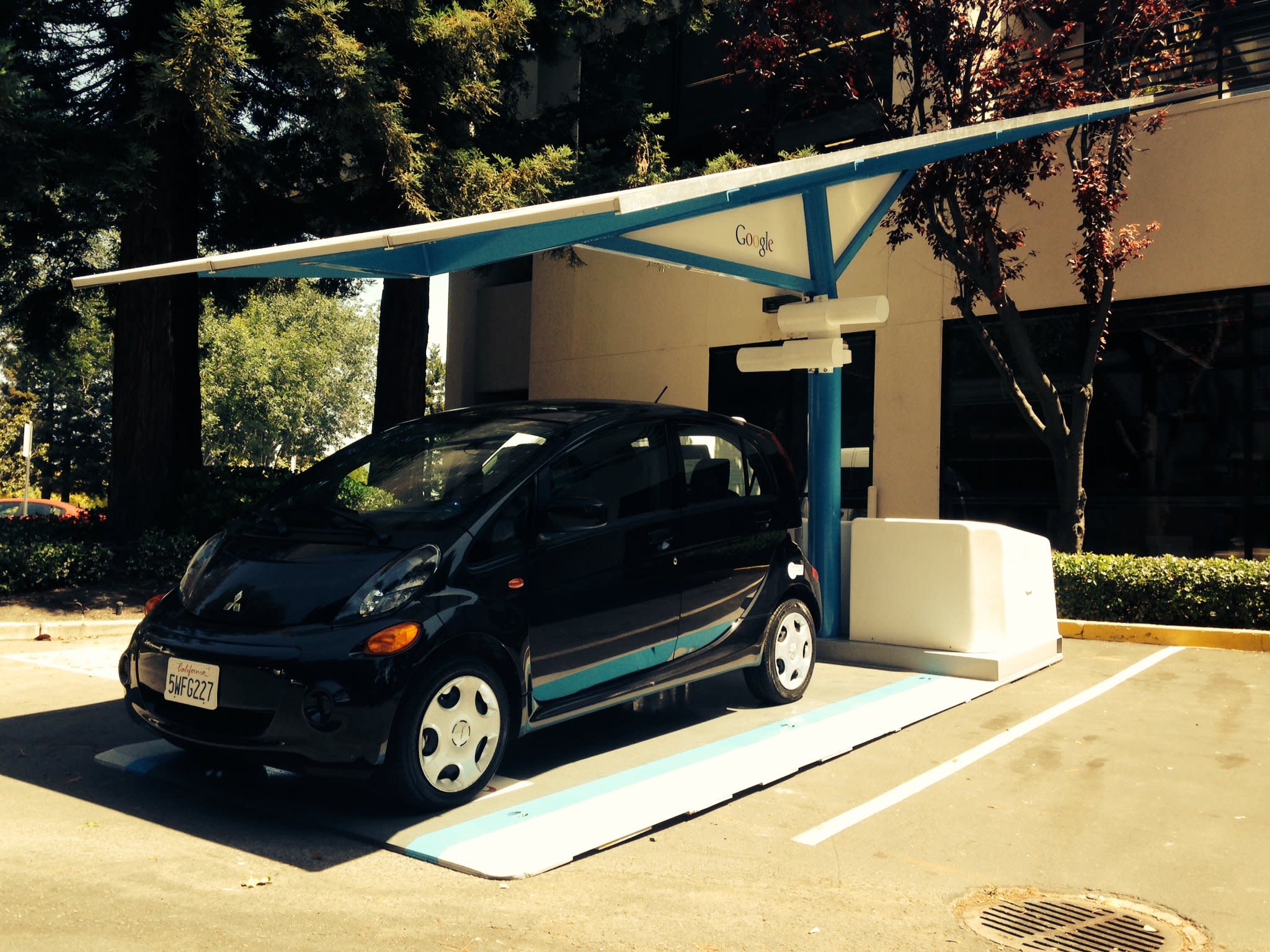 Envision Solar Delivers Sustainable Solar Powered Electric Vehicle