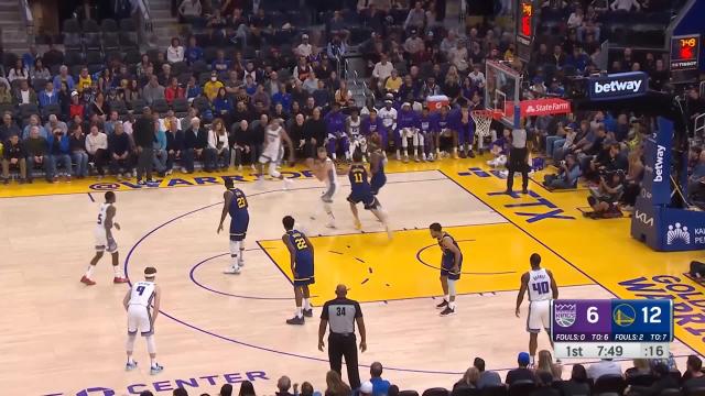 Domantas Sabonis with a dunk vs the Golden State Warriors