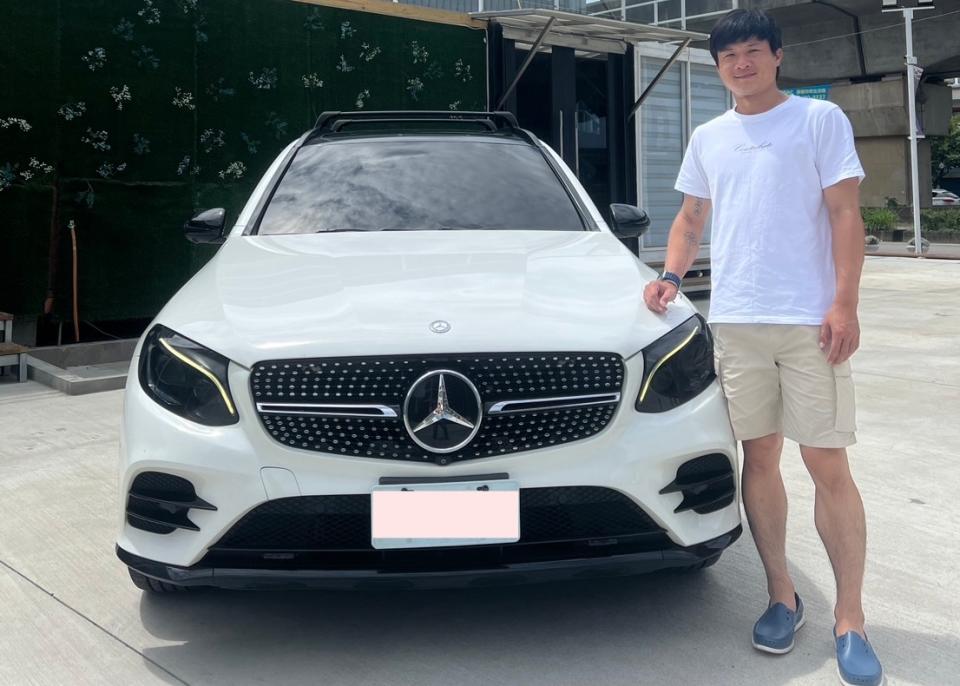 【名人聊愛車】台鋼雄鷹投手賴鴻誠駕駛Mercedes Benz GLC250 4MATIC AMG Line  夢幻車款是Lamborghini URUS