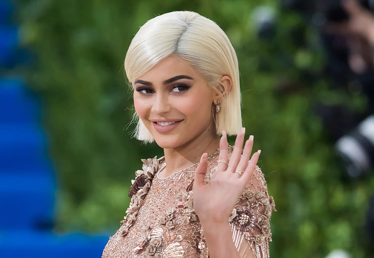 5. The story behind Kylie Jenner's blue wig - wide 4