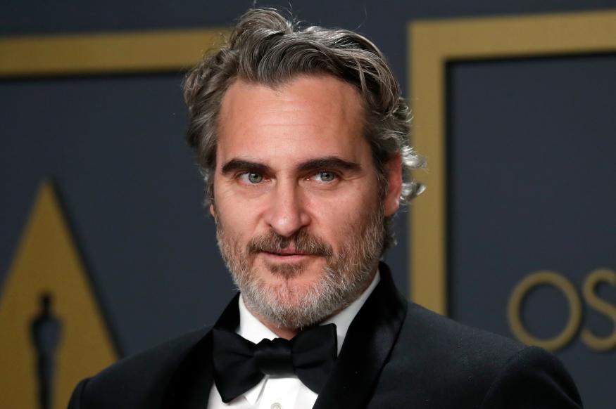 Joaquin Phoenix poses with his Oscar for Best Actor in a Leading Role for “Joker” in the photo room during the 92nd Academy Awards in Hollywood, Los Angeles, California, U.S., February 9, 2020. REUTERS/Lucas Jackson