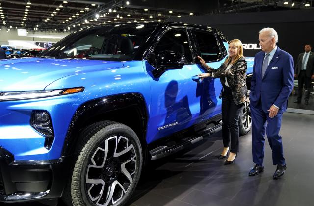 U.S. President Joe Biden is shown a Chevrolet Silverado EV by General Motors Chief Executive Mary Barra during a visit to the Detroit Auto Show to highlight electric vehicle manufacturing in America, in Detroit, Michigan, U.S., September 14, 2022. REUTERS/Kevin Lamarque