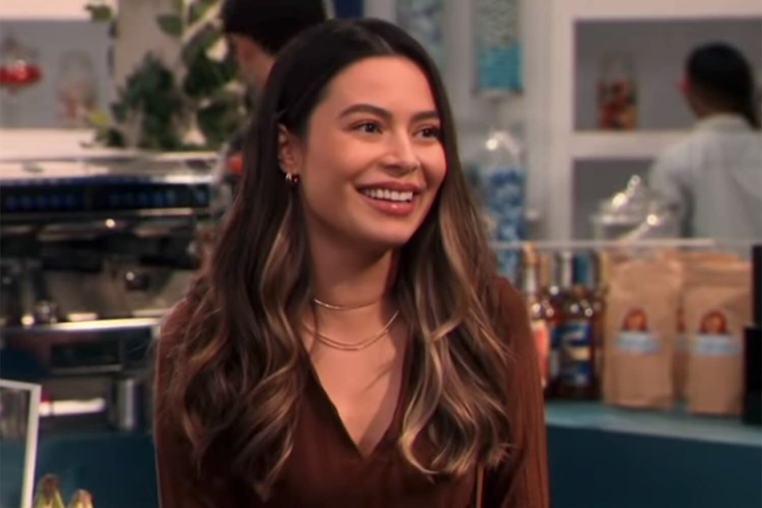 Watch Miranda Cosgrove Returns To Icarly In Revival S New Opening Credits