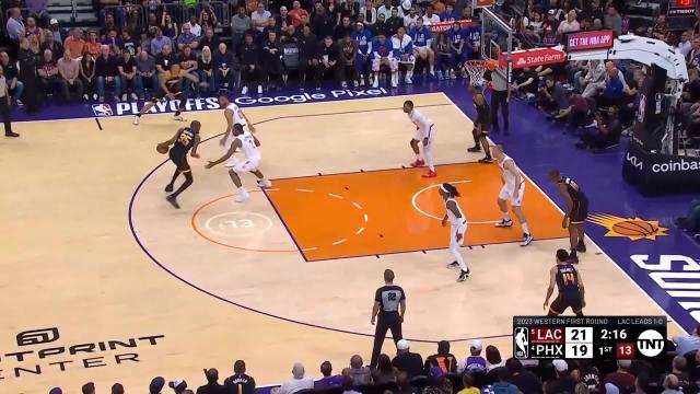 Kawhi Leonard with a dunk vs the Phoenix Suns