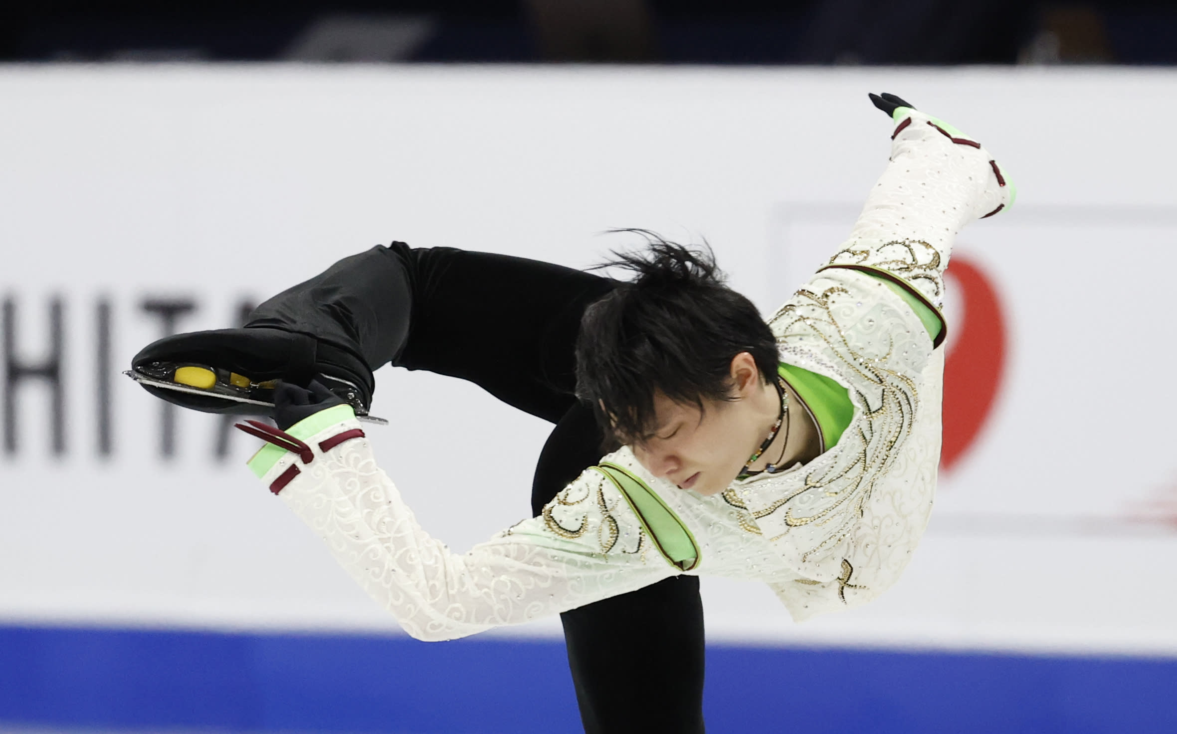 hanyu ice skater