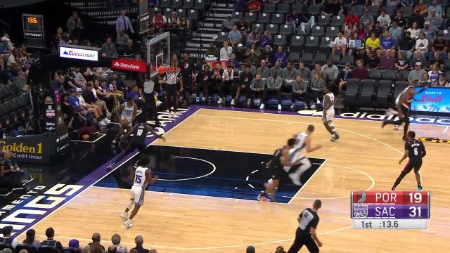 Nassir Little with a last basket of the period vs the Sacramento Kings