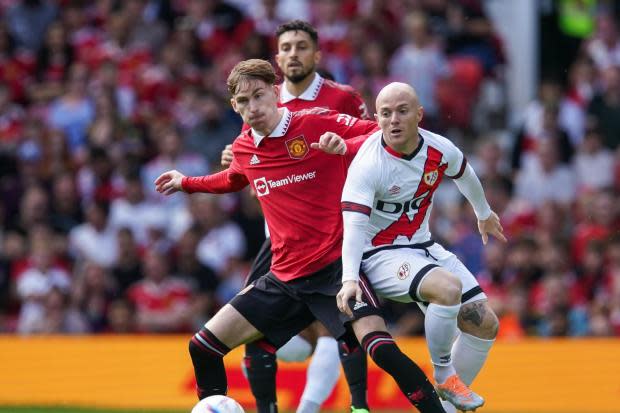 Man United midfielder and reported Saints target now available for  reasonable fee