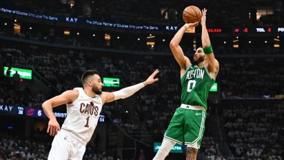 
Celtics forget Game 2, jump on Cavs quickly on road