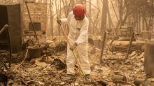 Οι ερευνητές κτυπήθηκαν μέσα από την κατασκήνωση πυρκαγιών της Καλιφόρνιας Hellscape, μετρώντας τους νεκρούς