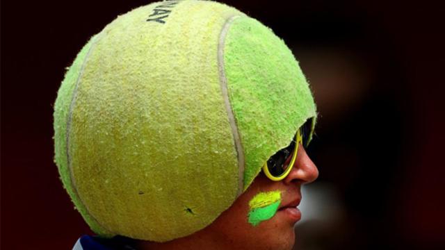 Tennis Ball Boy Face Plants Into Wall Plays It Off Perfectly