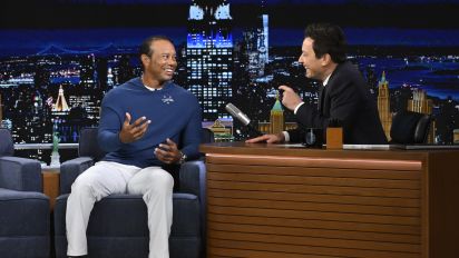Yahoo Sports - Jimmy Fallon asked Tiger Woods all about his incredible handshake with Verne Lundquist at the Masters on Tuesday