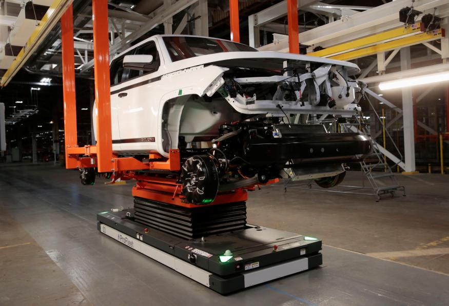 A Lordstown Motors pre-production all electric pickup truck, the Endurance, is merged with a chassis at the Lordstown Assembly Plant in Lordstown, Ohio, U.S., June 21, 2021.  REUTERS/Rebecca Cook