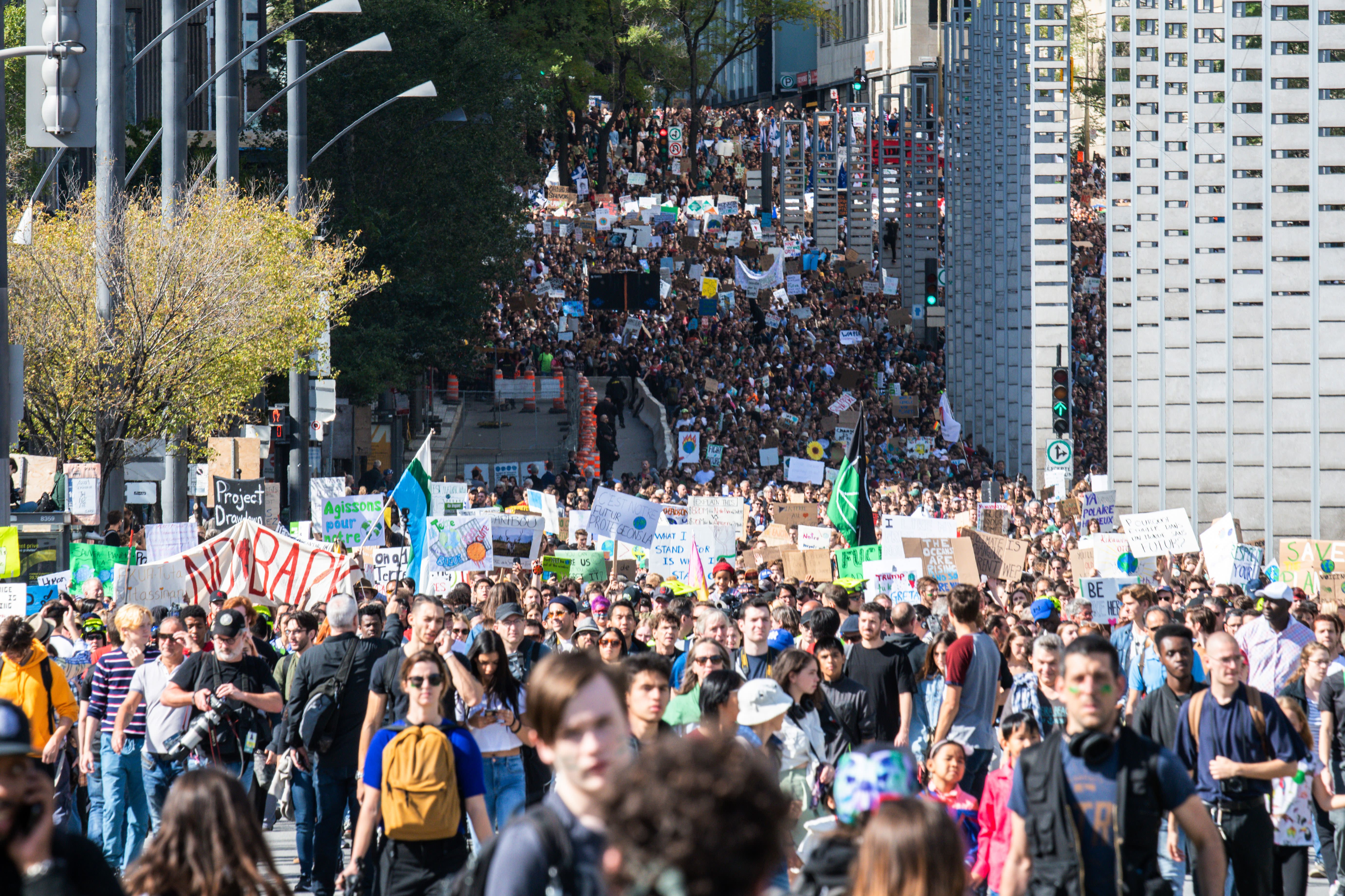 PHOTOS Hundreds of thousands of Canadians participate in climate protests