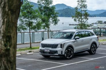 油電三排旗艦強襲市場，小改款 Kia Sorento 有一戰豪華品牌的實力？