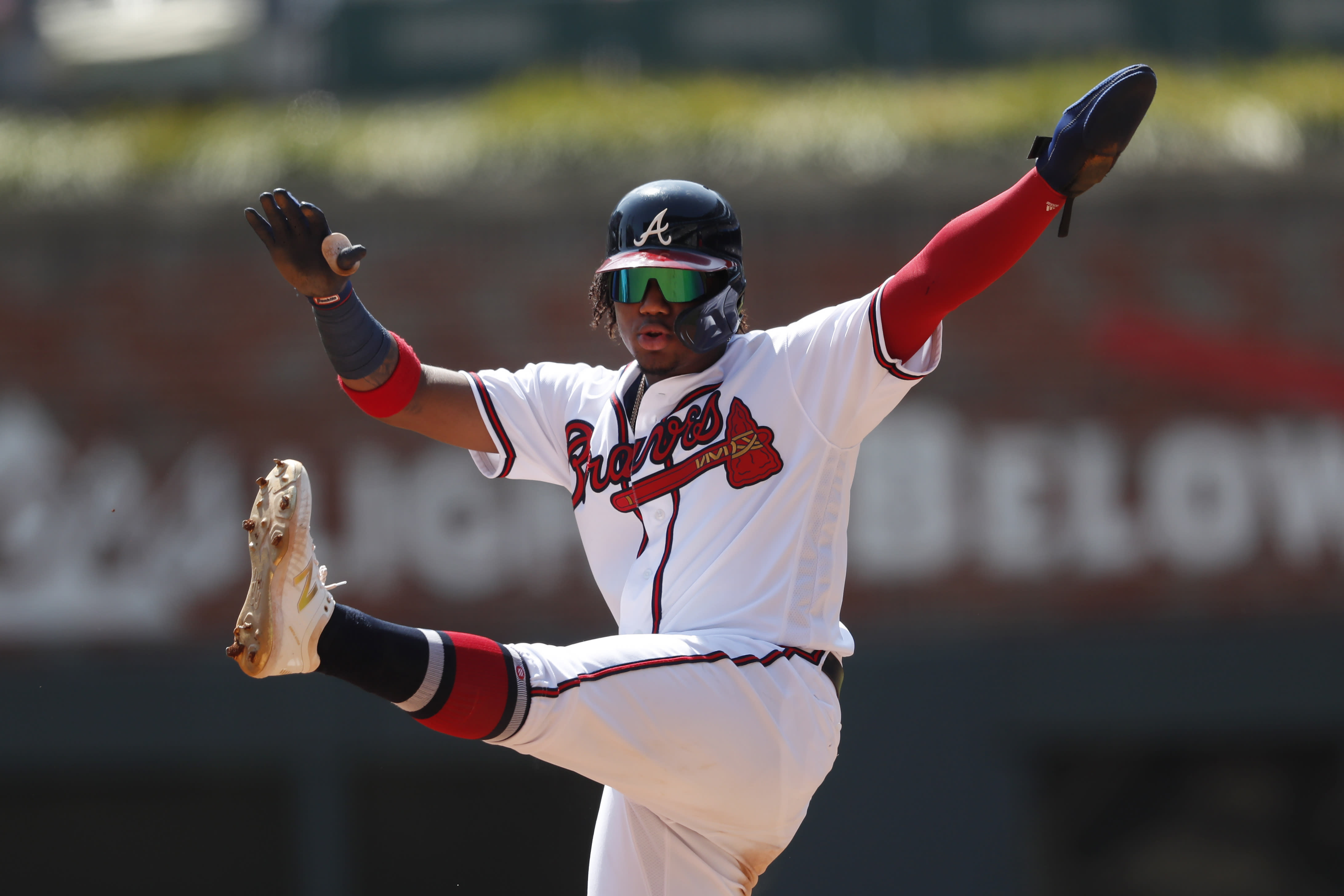 Acuña hits 40th HR, Braves clinch tie for first in NL East