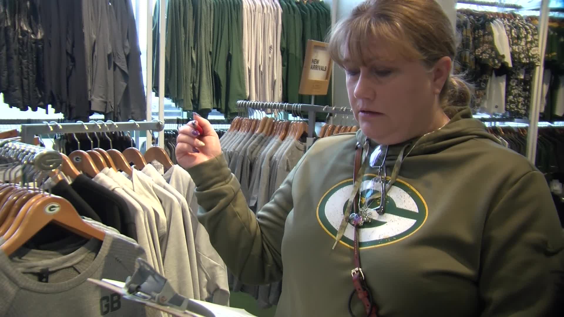 Eagles fans upset at Fanatics due to crooked Kelly Green merchandise - CBS  Philadelphia