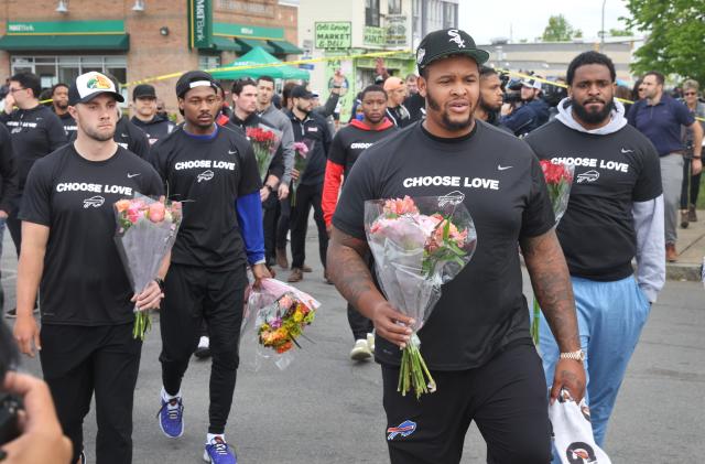 BUFFALO, NEW YORK - MAY 18: Members of the Buffalo Bills visit a memorial near the Tops supermarket where ten people were killed last Saturday on May 18, 2022 in Buffalo, New York. Members of the team laid flowers and greeted residents and fans during their visit to the area. A gunman opened fire at the store killing ten people and wounding another three. The attack was believed to be motivated by racial hatred.  (Photo by Scott Olson/Getty Images)