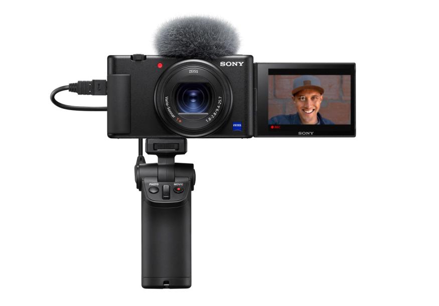 Sony's ZV-1 targets vloggers with a flip-out screen and fast Eye AF |  Engadget