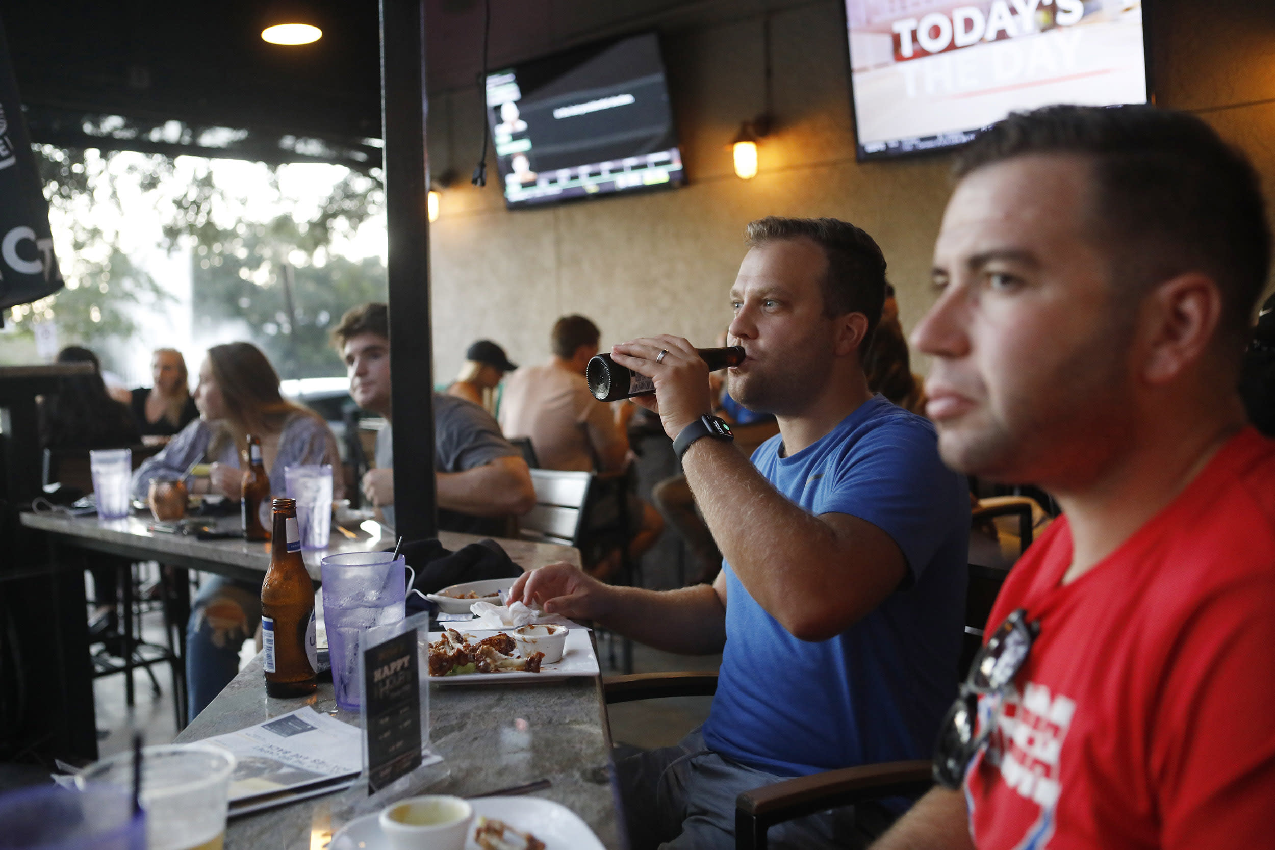 Fauci says it&#39;s &#39;very concerning&#39; that Florida is re-opening bars and restaurants