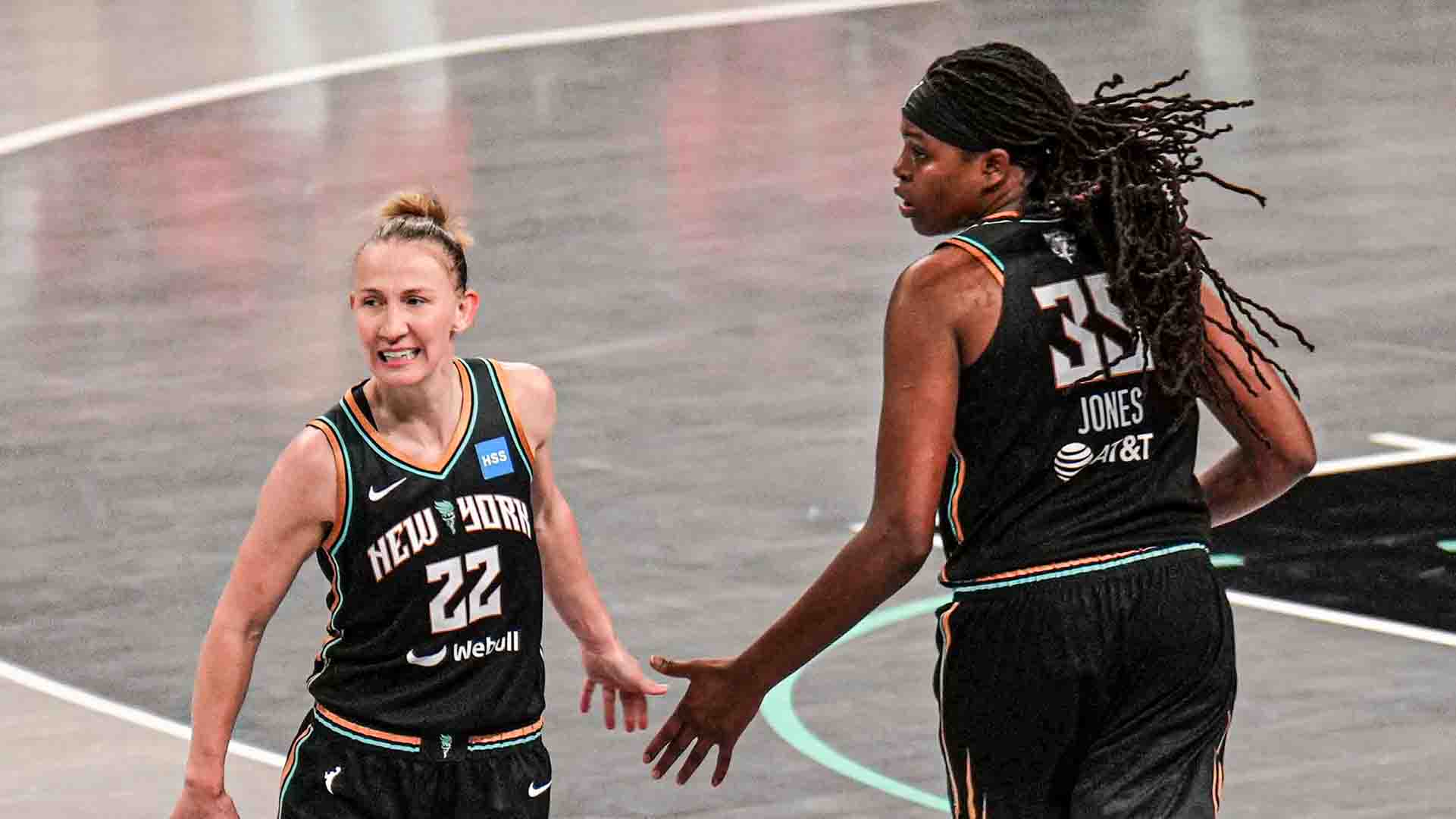 WNBA player Chelsea Gray ties the knot with girlfriend – New York Daily News