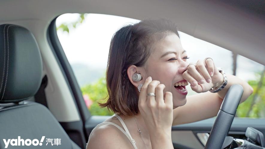 不開車也能享受皇室音域！丹麥B&O E8 3.0真無線藍牙耳機很咚滋開箱！ - 5