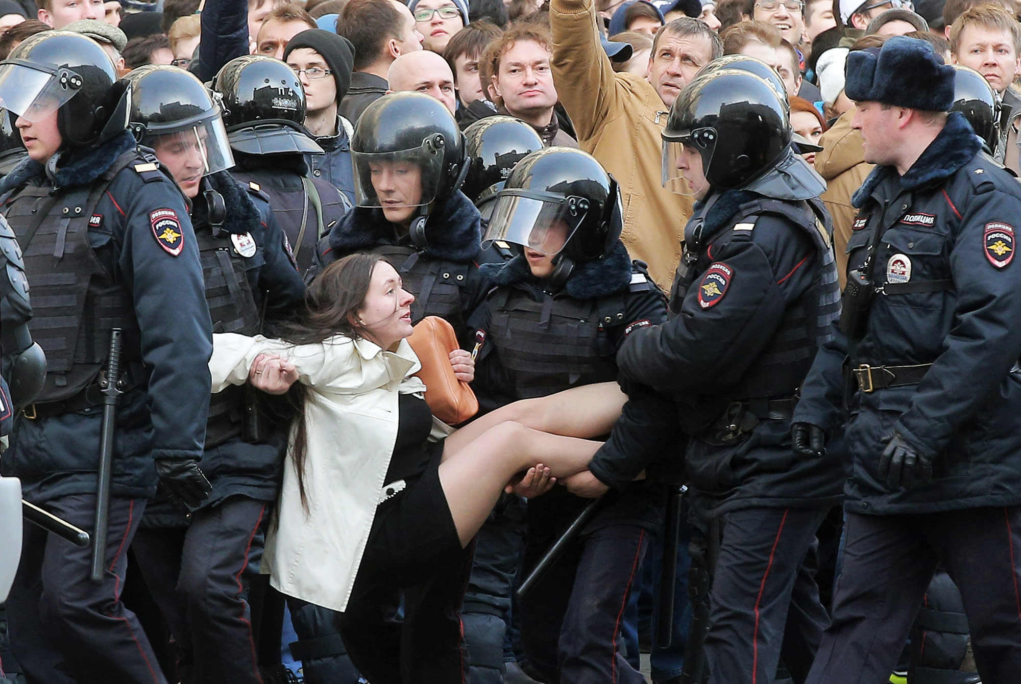 Behind The Striking Viral Photo From The Russian Protests 9001