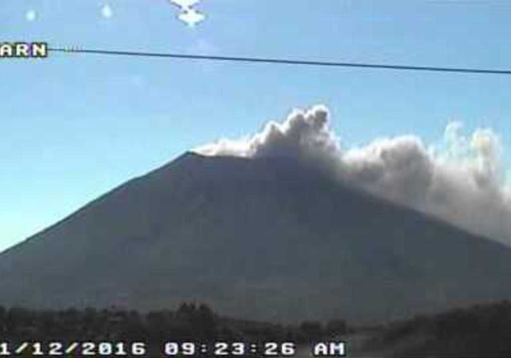 El Salvador's San Miguel Volcano Erupts [Video]