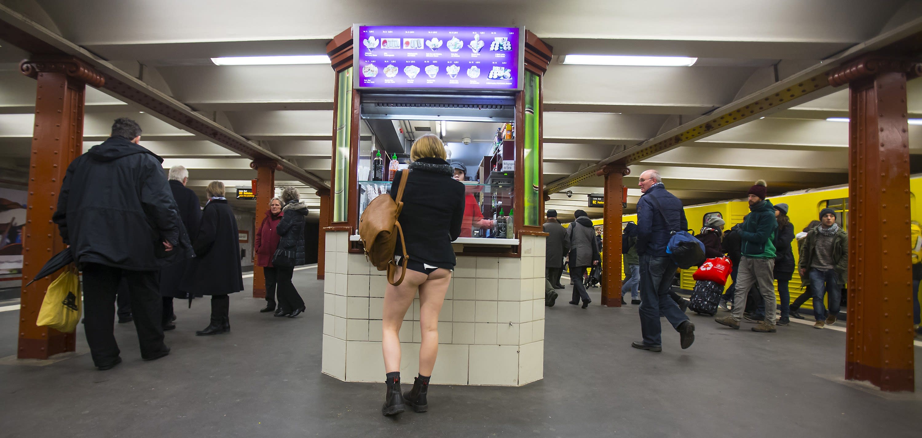негр в метро женщина фото 107