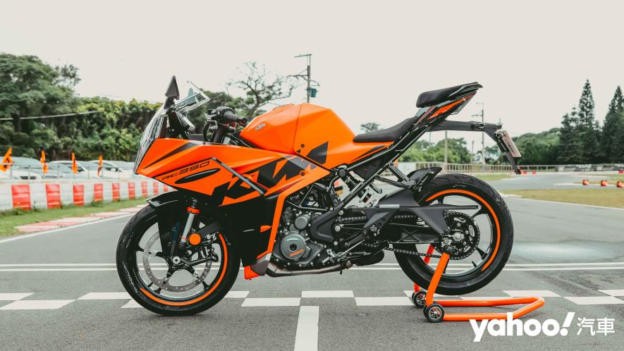 2022 KTM RC390 熱血改款！賽事淬鍊後的輕檔街跑巔峰？ - 1