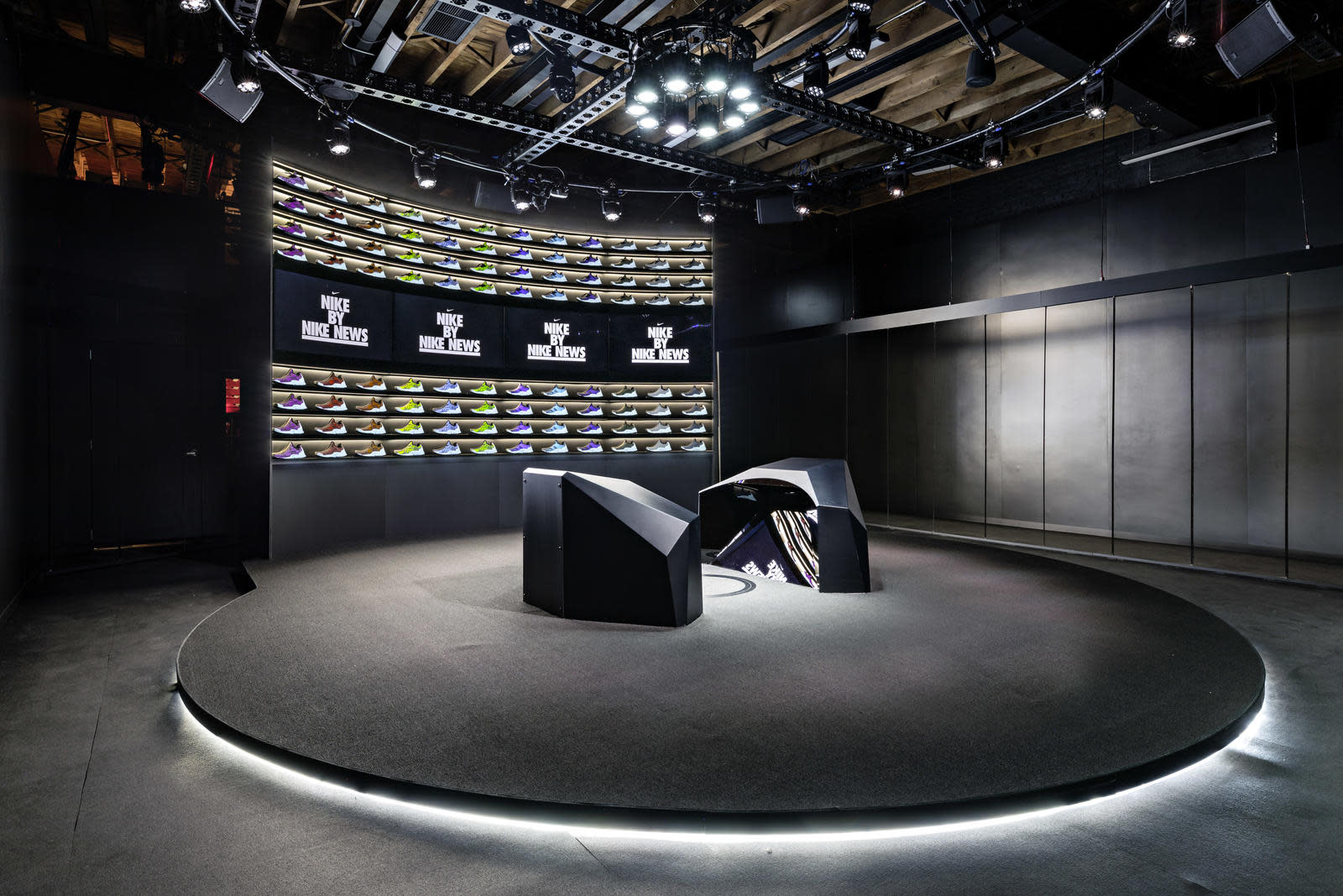 nike store to customize shoes