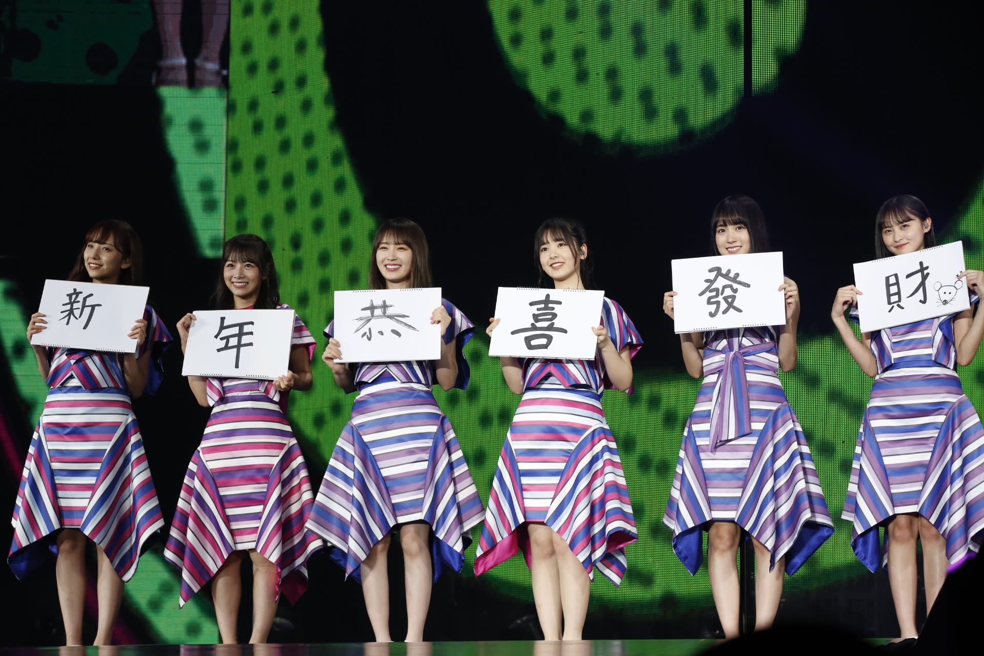 乃木坂46秀中文 是在哈囉 9000人吼翻天