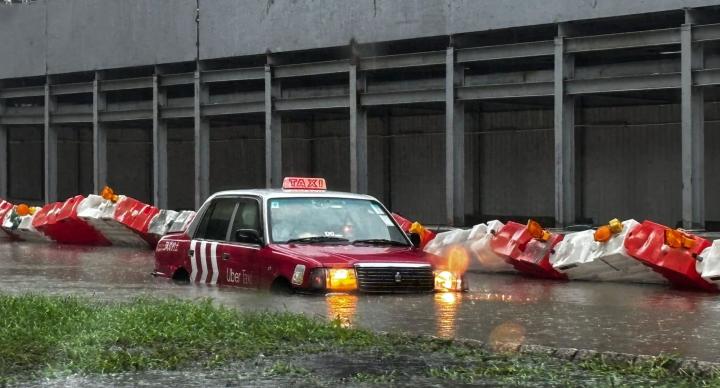 暴雨傳出災情 港擬發黑色警告