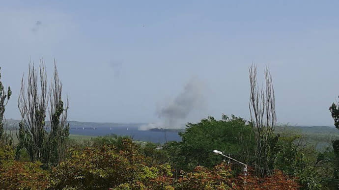 Des explosions ont retenti à Kherson occupé;  Les chaînes Telegram publient des vidéos de grèves sur le pont Antonivka