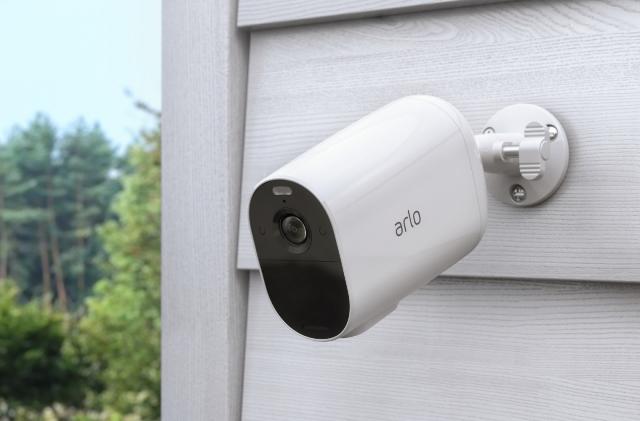 Arlo Essential XL Spotlight