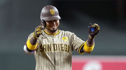 Luis Arráez logs 4 hits in Padres debut in 13-1 win over Diamondbacks