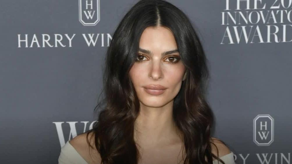 Emily Ratajkowski Says She Was Sexualized WAY Too Young - Including By A Middle  School Teacher Who Touched Her Bra - Perez Hilton