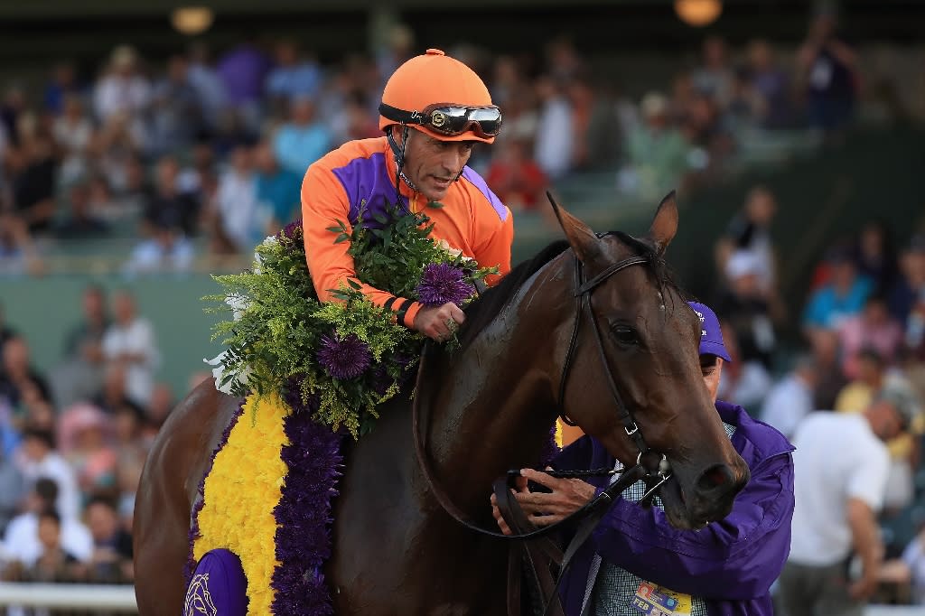 Beholder goes out a winner in Breeders' Cup Distaff