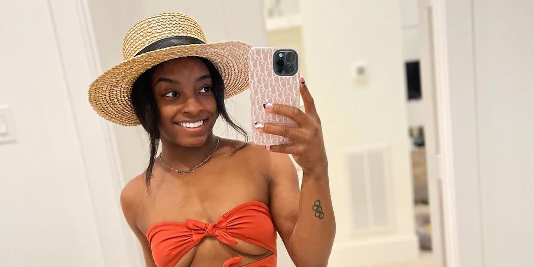 Simone Biles Just Shared Two Bikini Pics And Her Abs Deserve A Olympic 