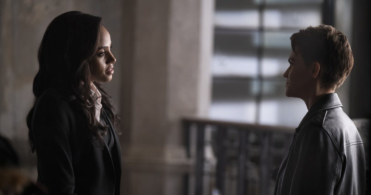 Batwoman Star Meagan Tandy Teases Sophies Attempts To Protect Kate