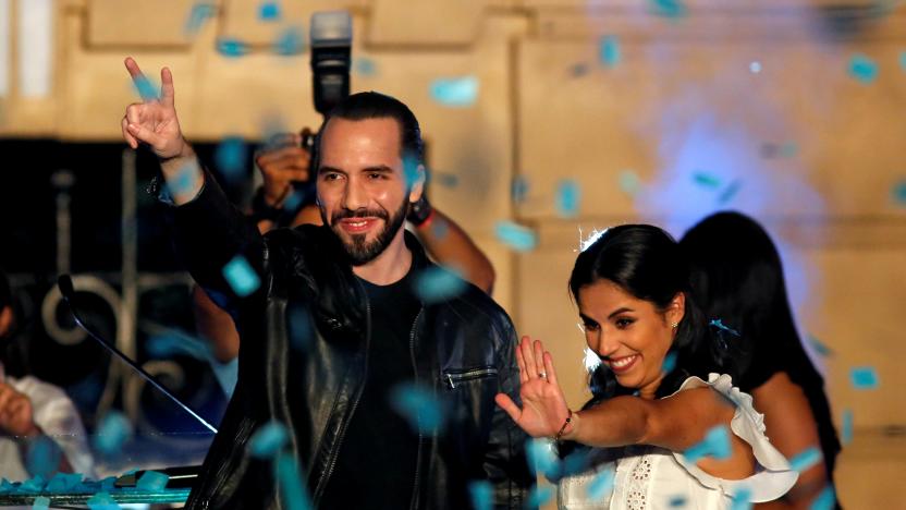 Presidential candidate Nayib Bukele of the Great National Alliance (GANA) and his wife Gabriela de Bukele gesture as they celebrate with supporters after the first official presidential election results were released in San Salvador, El Salvador, February 3, 2019. REUTERS/Jose Cabezas     TPX IMAGES OF THE DAY