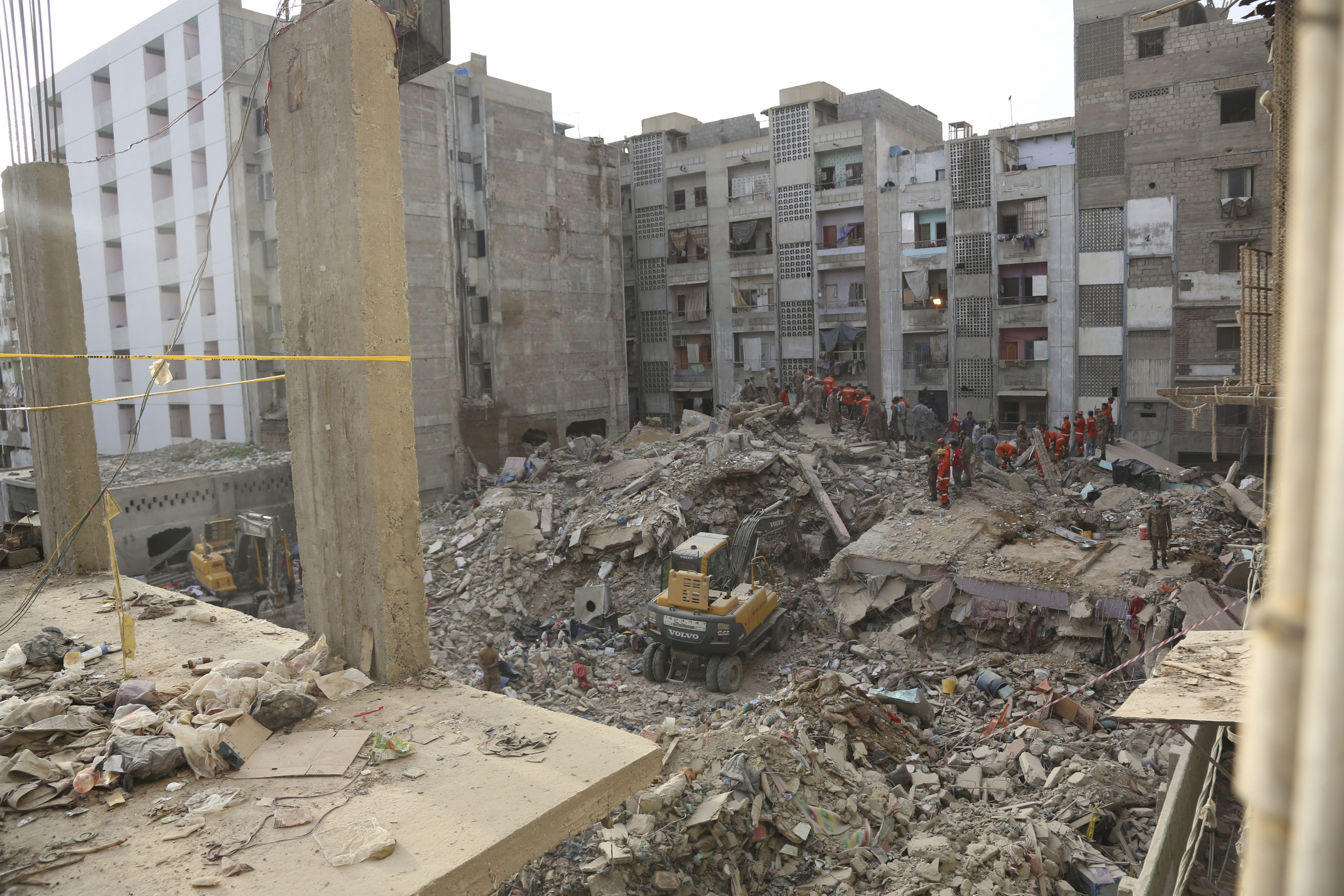 Death toll from Pakistan building collapse rises to 22