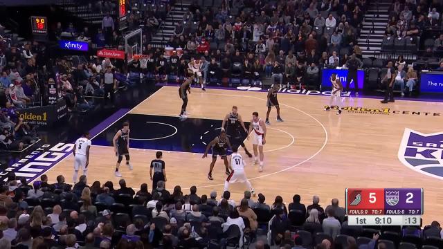 Nassir Little with an and one vs the Sacramento Kings