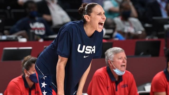 Team USA sneaks past France in Women's Basketball