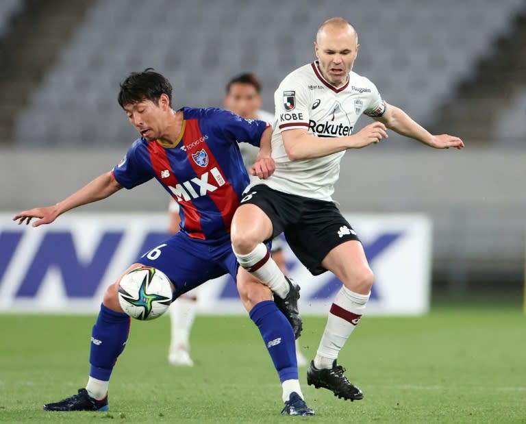 Iniesta se empantanó en el descenso cuando el movimiento de la leyenda de España para Japón se convierte en un caos