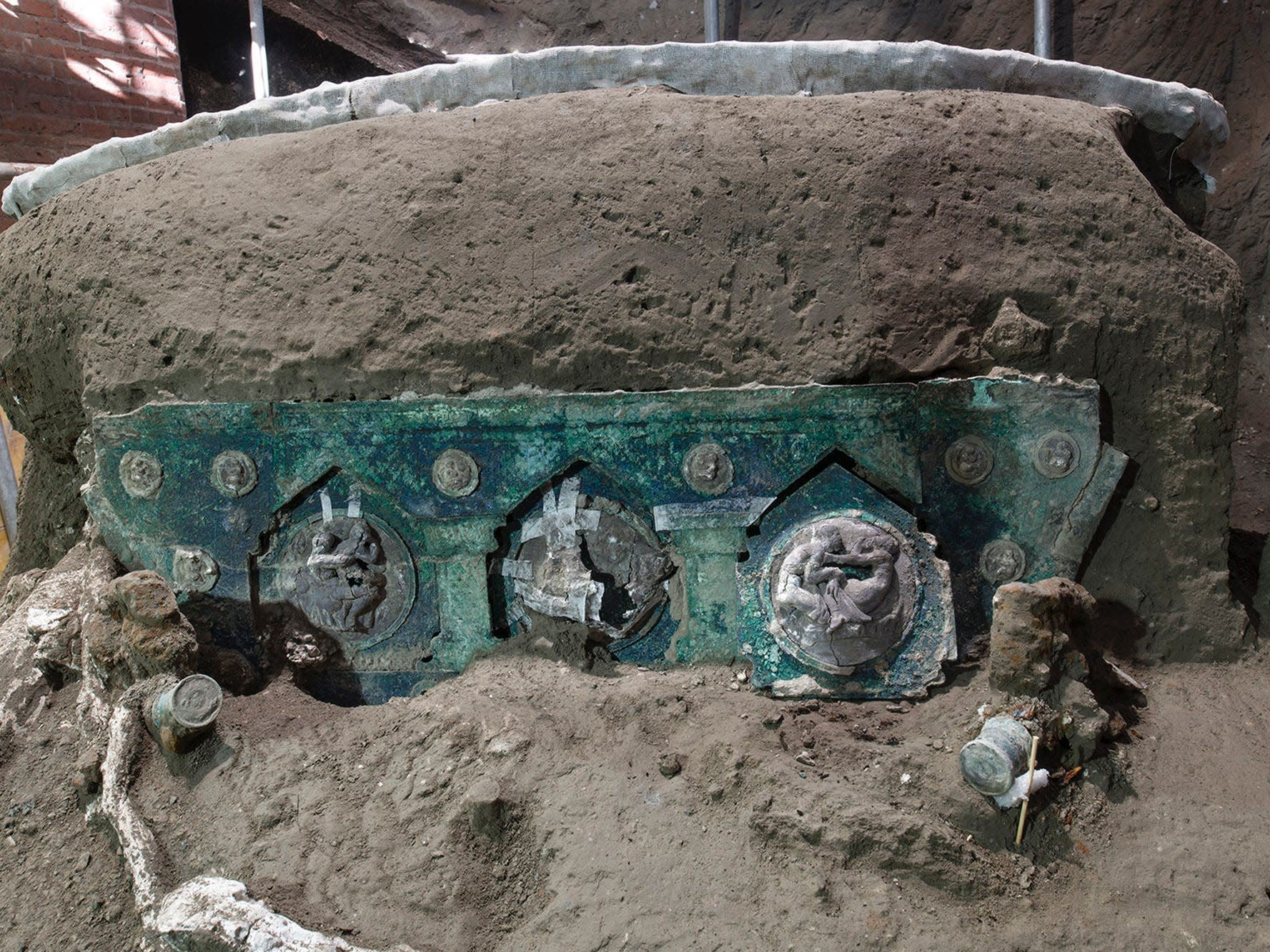 Archaeologists found the “Lamborghini” of preserved carriages near Pompeii