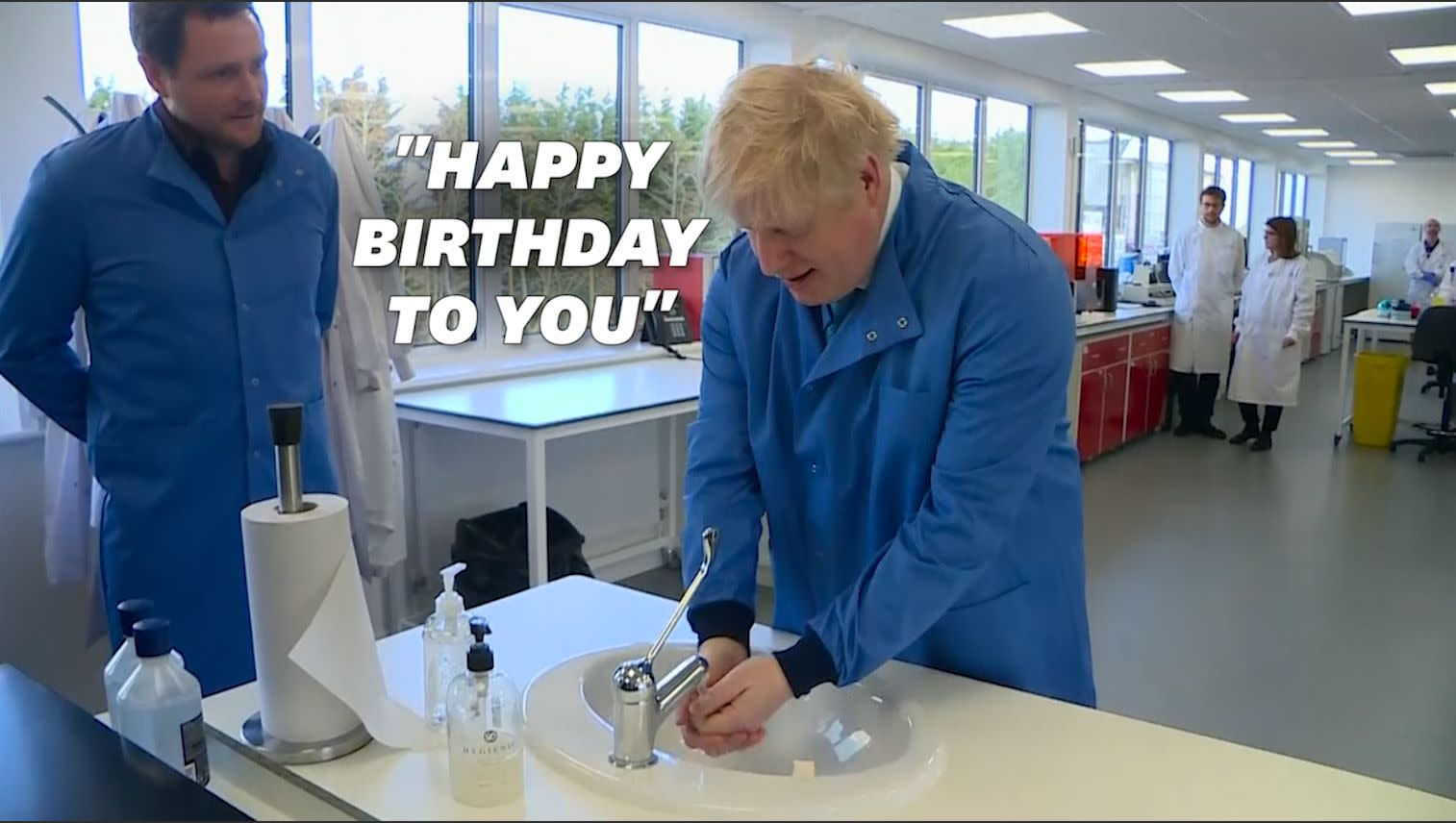 Contre Le Coronavirus Boris Johnson Chante Joyeux Anniversaire En Se Lavant Les Mains