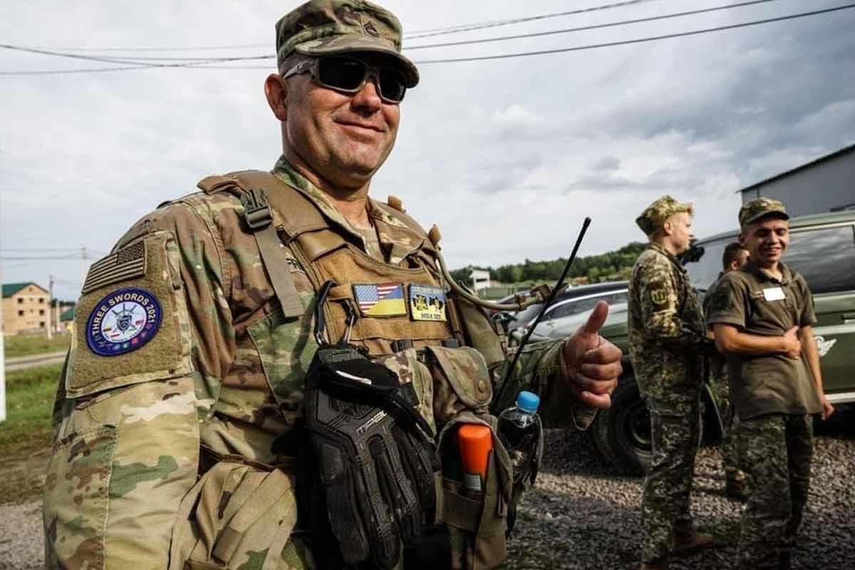 Meet the Guardsman Helping Ukrainians Blow Up Russian Tanks over the Phone