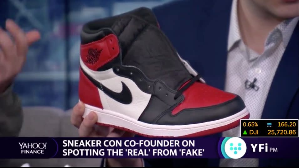 sneaker con fake shoes